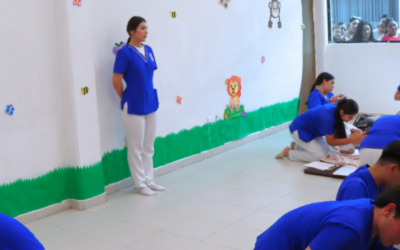 Estudiantes de Terapia Física en acción