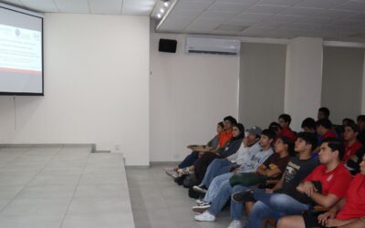 Conferencia sobre fibras ópticas y sus aplicaciones en la ingeniería