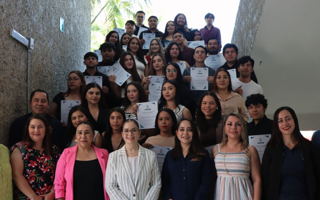 “El Paso del Ecuador”: Reconocimiento a estudiantes de Administración en su avance académico