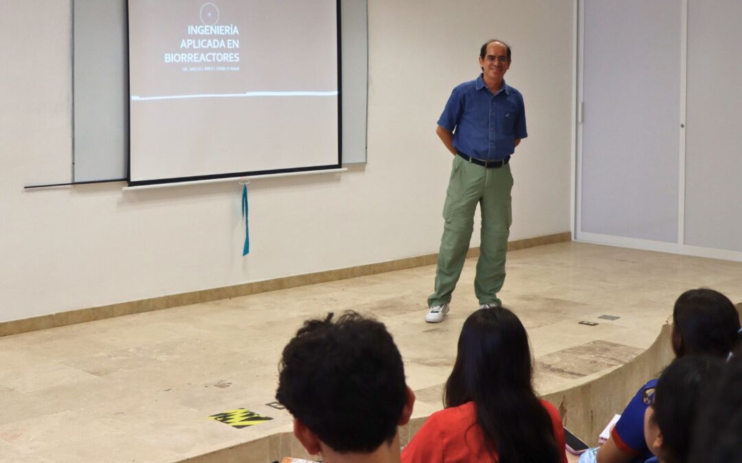 Conferencias en UPSIN sobre biorreactores para estudiantes de Ingeniería en Biotecnología