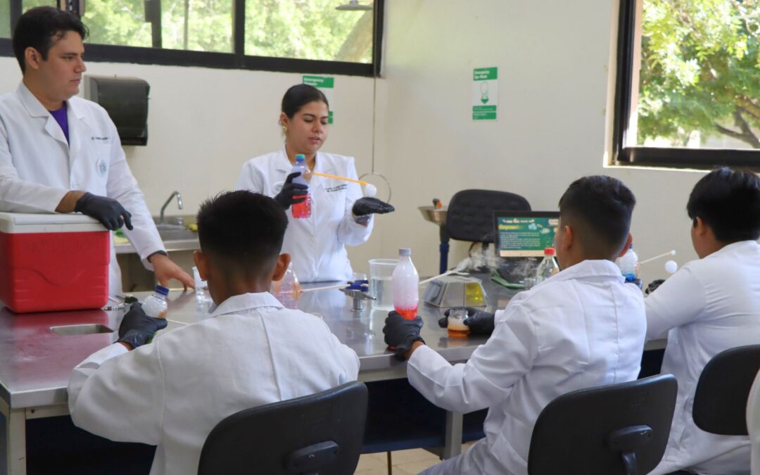 Taller de experimentación para jóvenes investigadores: UPSIN impulsa vocaciones científicas en estudiantes de secundaria