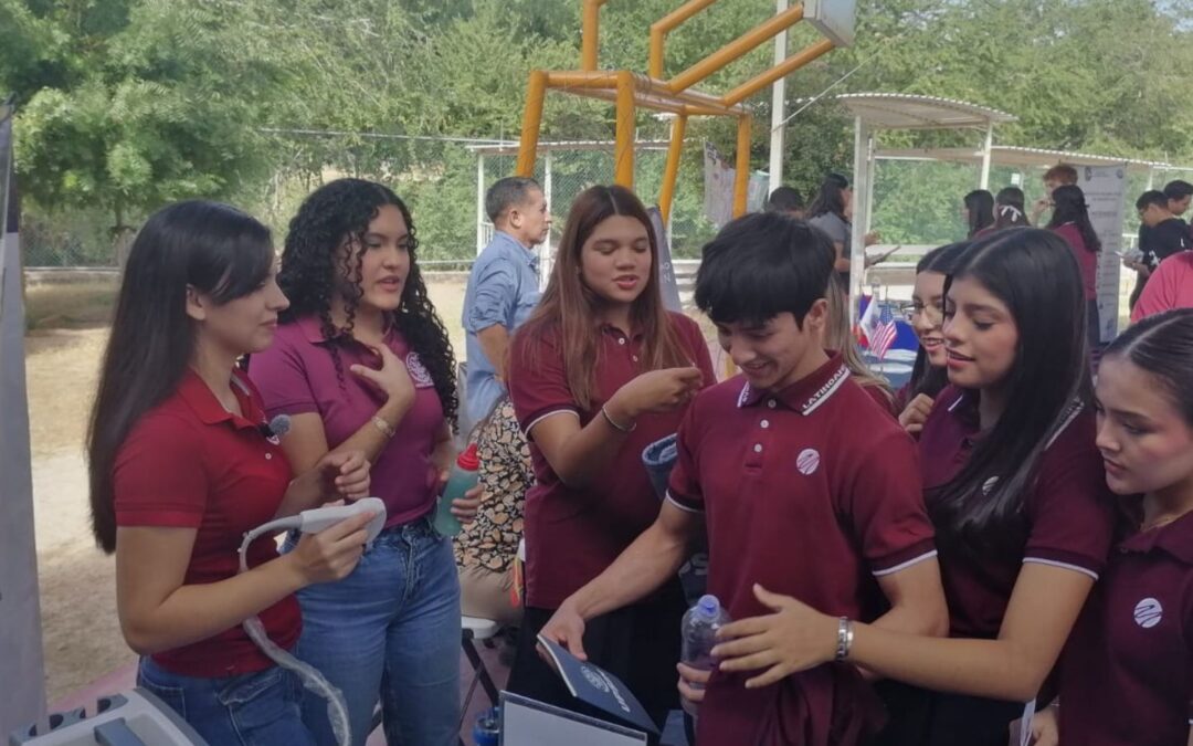 UPSIN presenta su oferta académica en muestra profesiográfica de Multiversidad