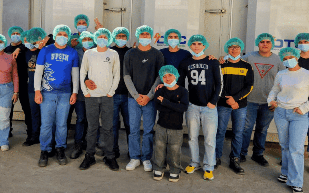 Estudiantes de Ingeniería en Energía y Desarrollo Sostenible fortalecen sus competencias en visita técnica a Industrias Marino