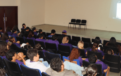 Estudiantes de Administración de la UPSIN participan en conferencia sobre el Régimen Simplificado de Confianza