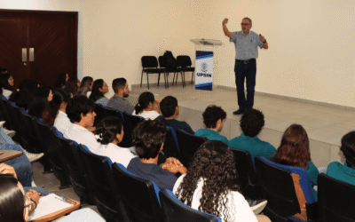 Alumnado de UPSIN asiste a conferencia especializada sobre cambio global