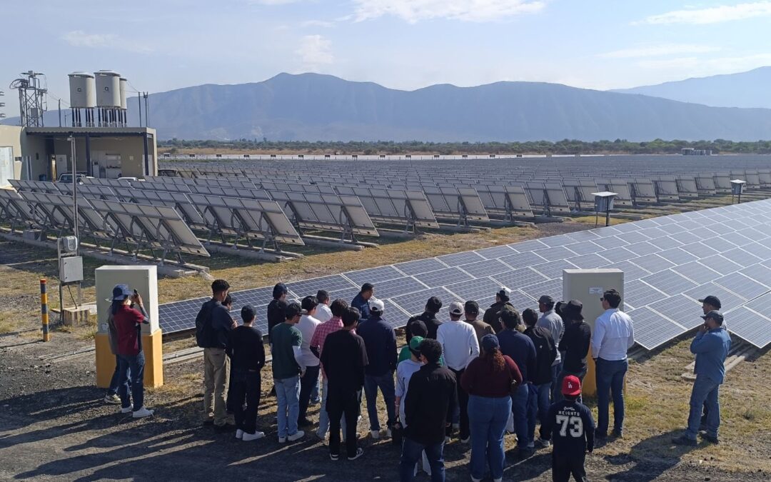 Estudiantes de Energía UPSIN fortalecen su formación con visita técnica a huerto solar en Jalisco