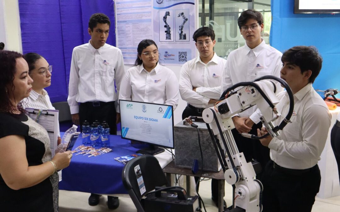 Estudiantes de Mecatrónica presentan soluciones innovadoras en la UPSIN