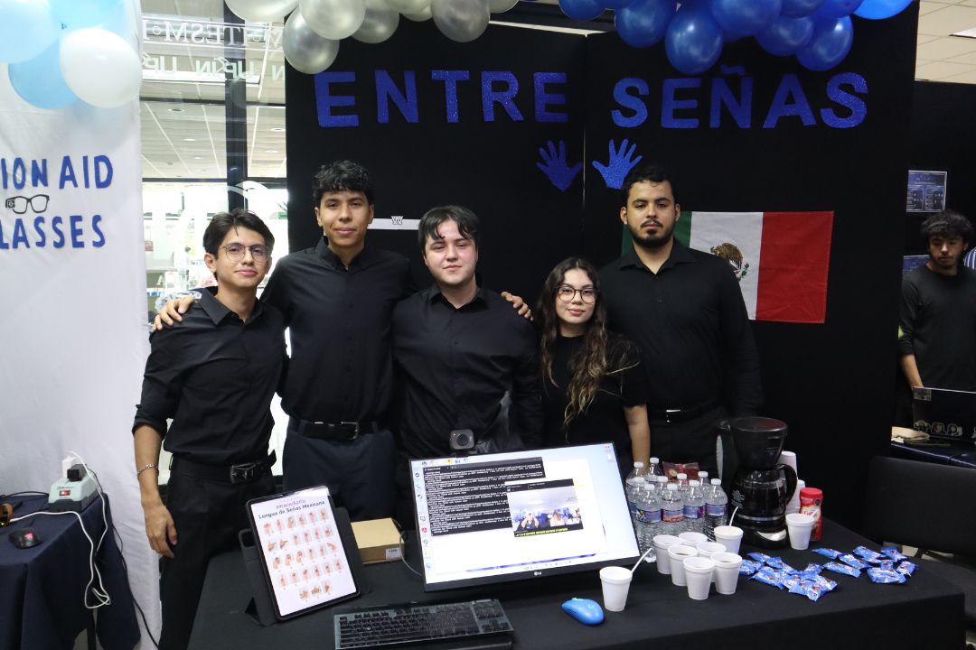Estudiantes de TI presentan soluciones tecnológicas en muestra de proyectos integradores Estudiantes de TI presentan soluciones tecnológicas en muestra de proyectos integradores